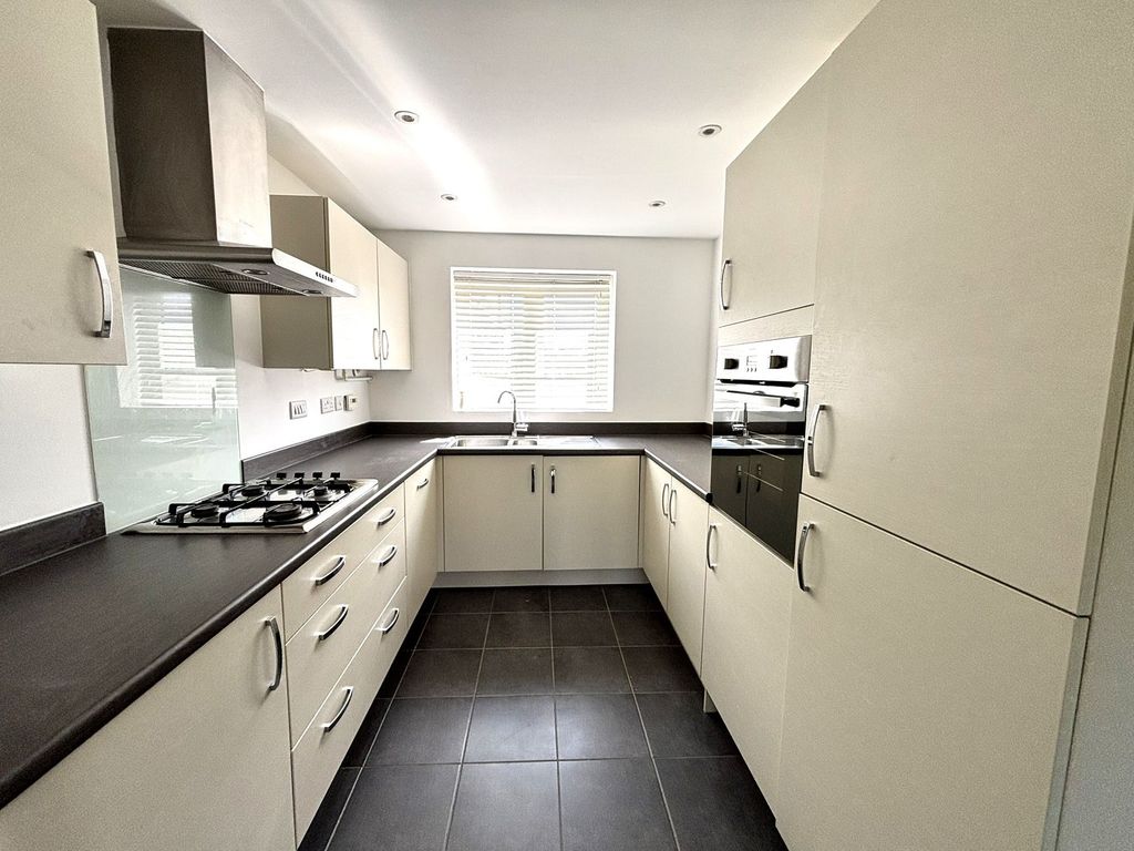 Property photo 3 of 12 Kitchen