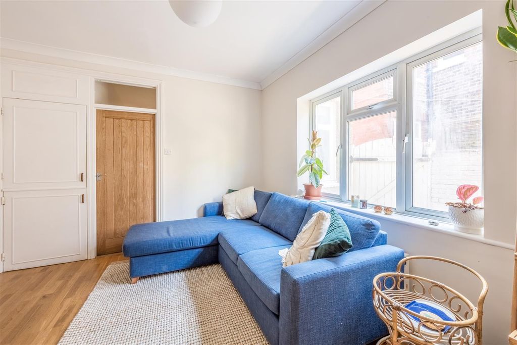 Property photo 3 of 25 Gff, Worcester Villas-8.Jpg