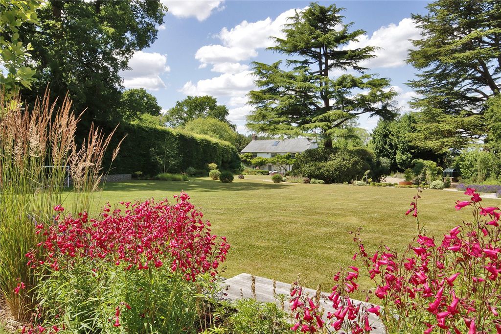 Property photo 2 of 21 Gardens