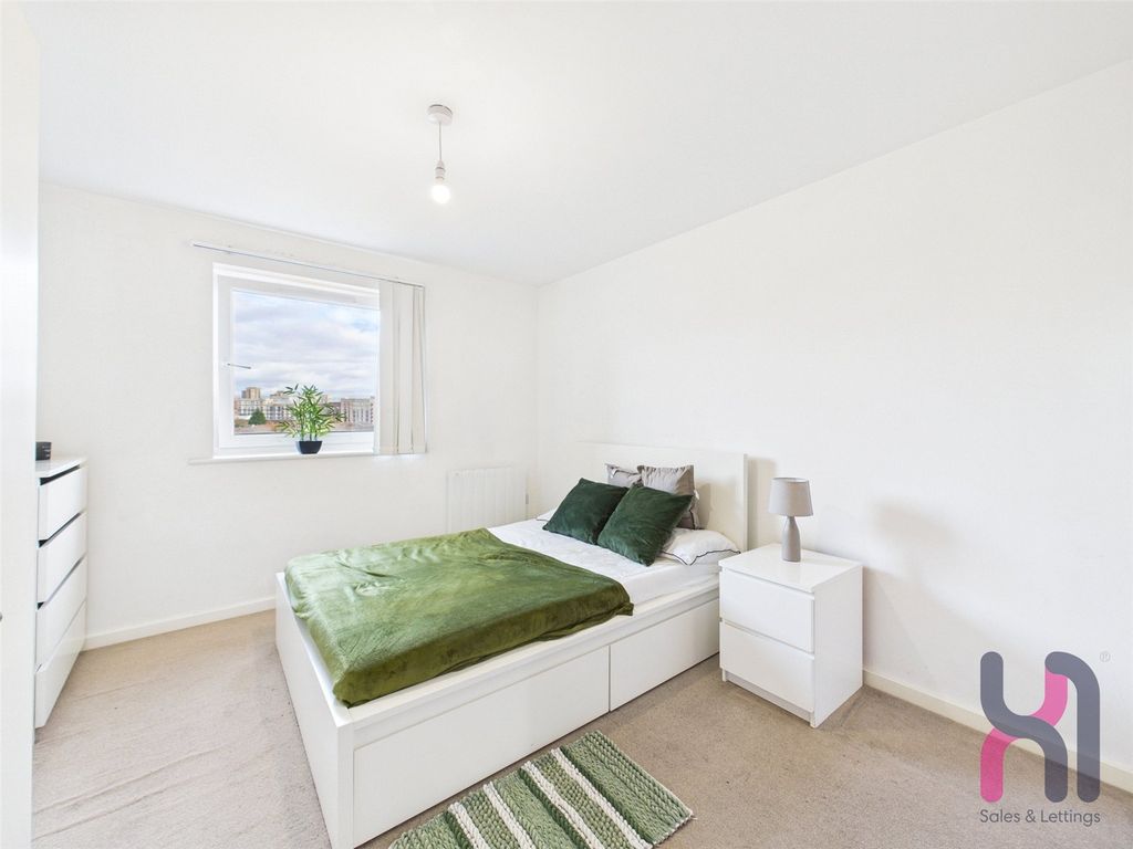 Property photo 3 of 7 Picture No. 27