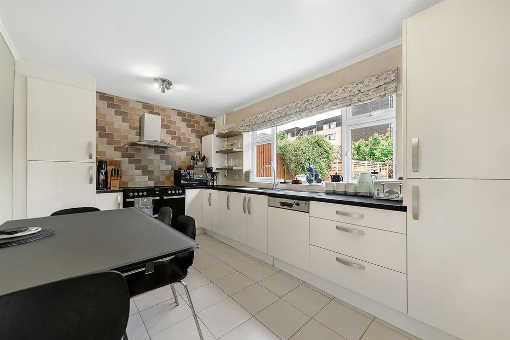 Property photo 3 of 20 97A36E21-0Ed2-4876-Ba12-d8E1Eac3893F-2000.Jpg