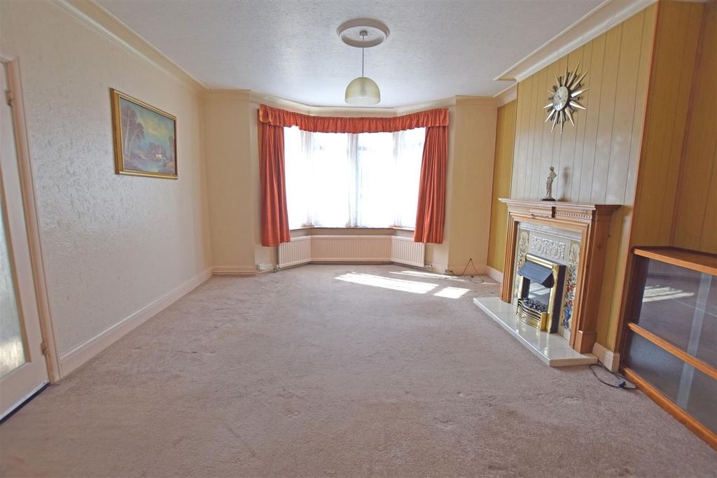 Property photo 2 of 14 Lounge.Jpg