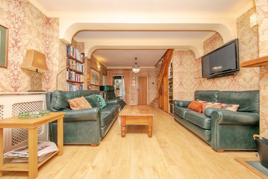 Property photo 2 of 25