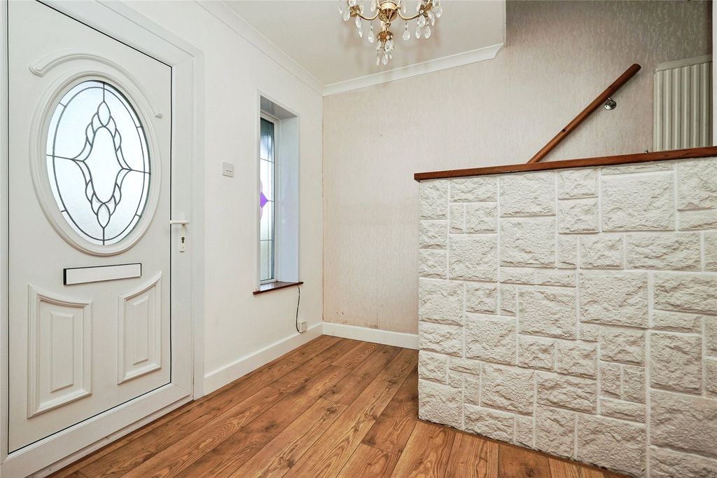 Property photo 2 of 16 Picture No. 18