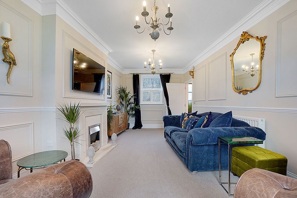 Property photo 2 of 43