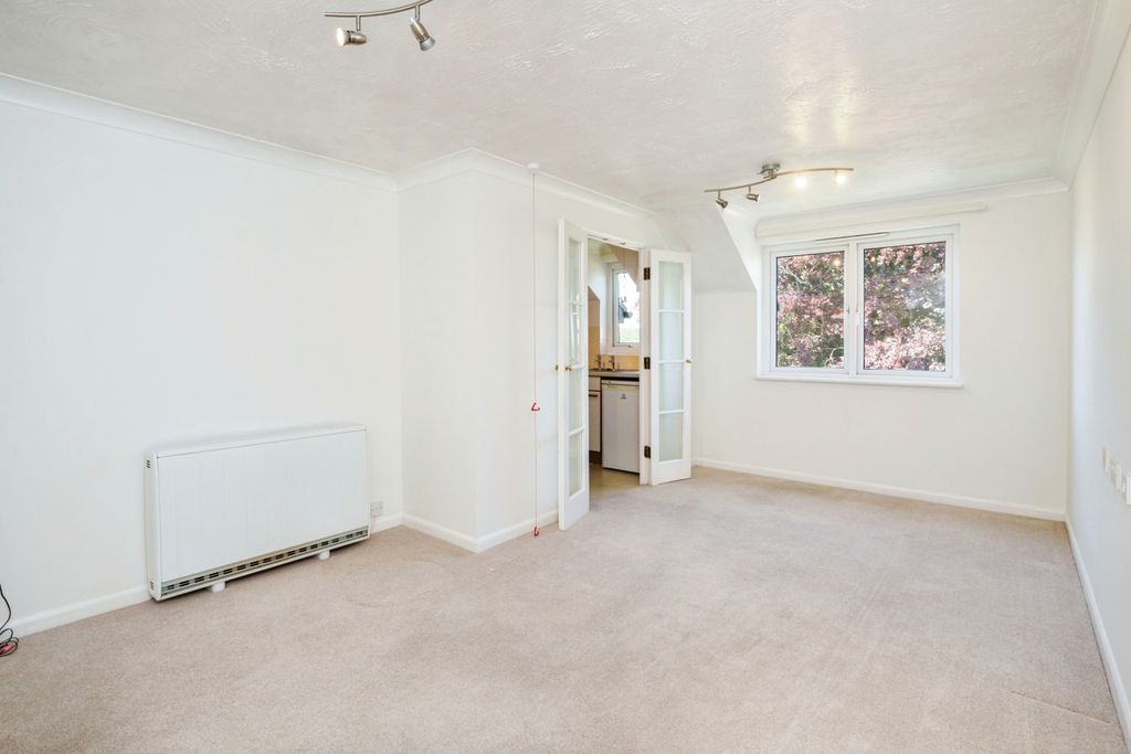 Property photo 2 of 10 Lounge