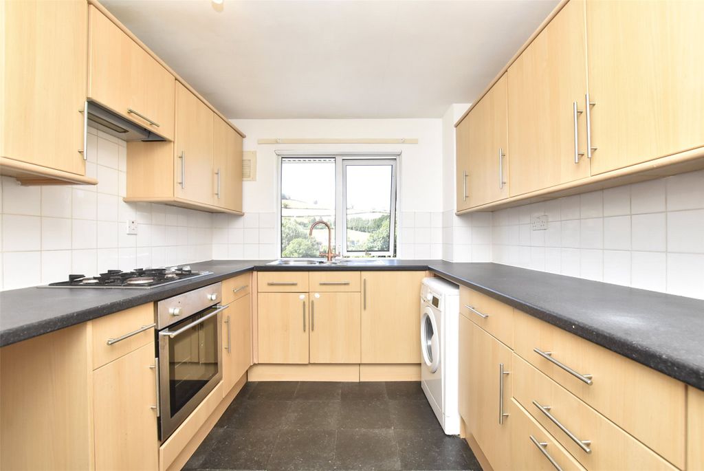 Property photo 3 of 7 Kitchen