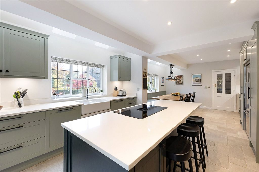 Property photo 2 of 9 Kitchen