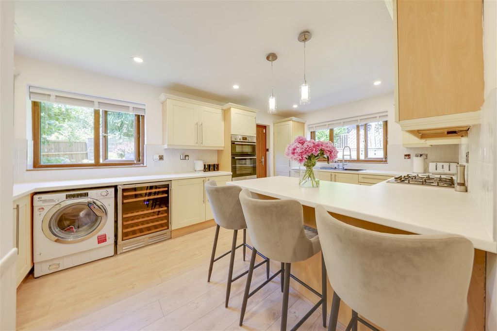 Property photo 3 of 38 Kitchen Alt 2