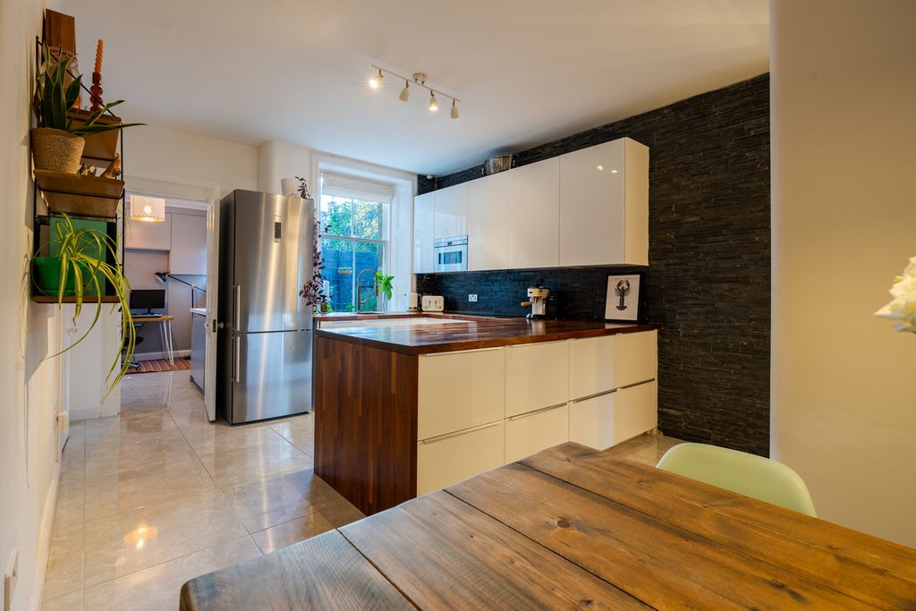 Property photo 3 of 35