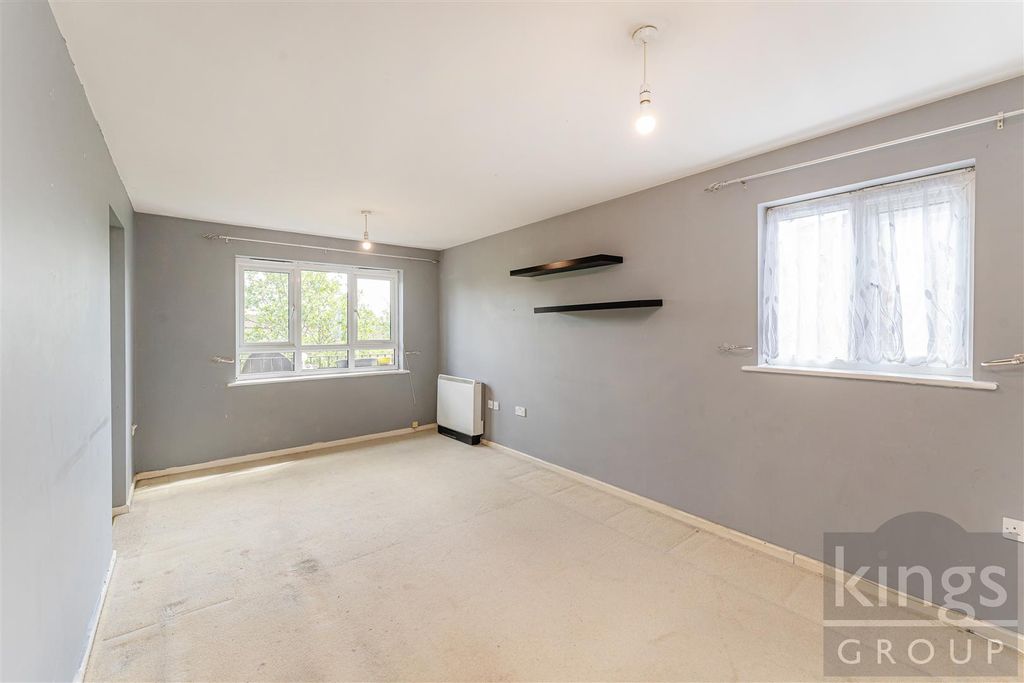Property photo 2 of 8