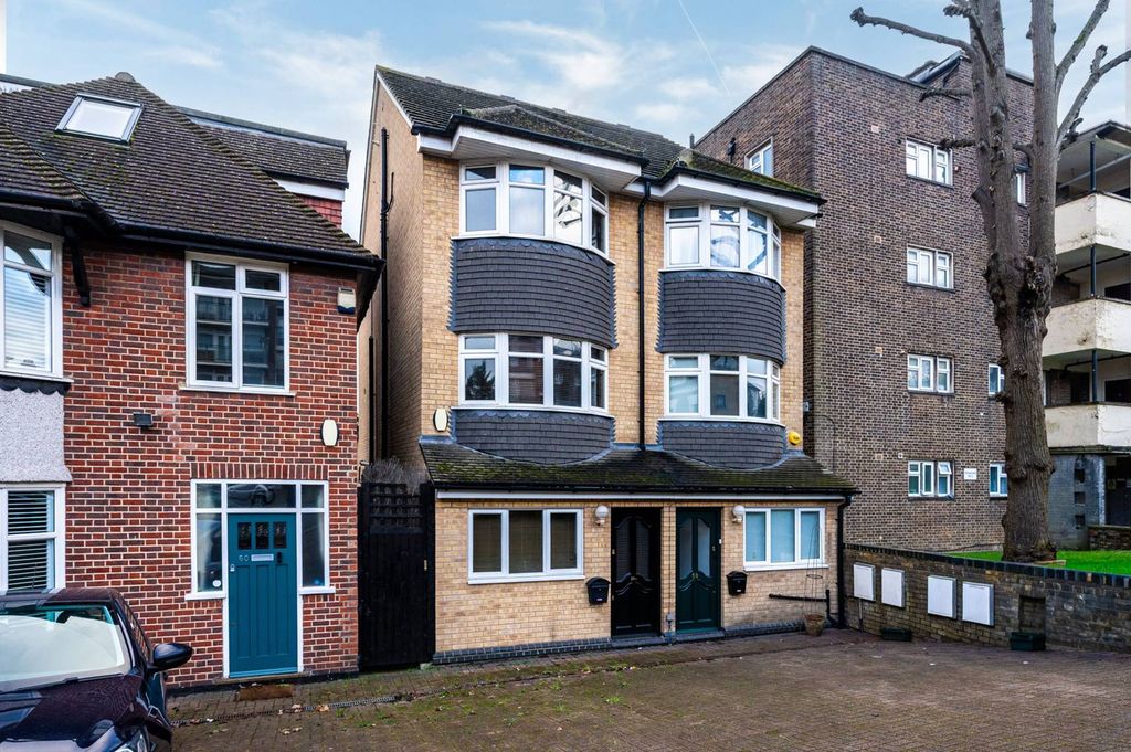 Property photo 2 of 33