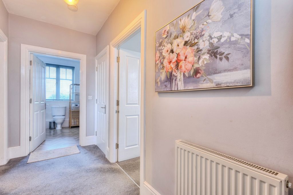 Property photo 3 of 16 Entrance Hall