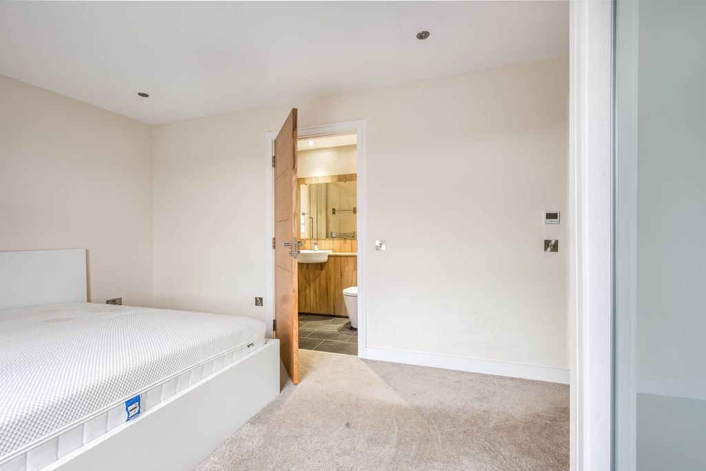 Property photo 2 of 33