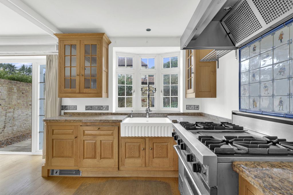 Property photo 2 of 12 Kitchen