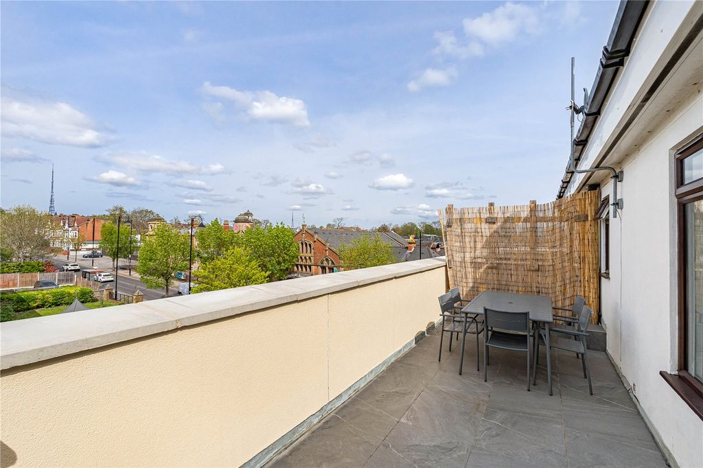 Property photo 2 of 20 Roof Terrace