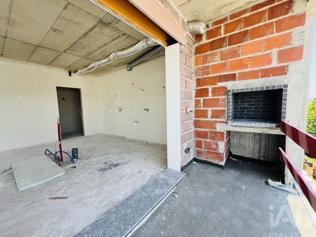 Property photo 2 of 27
