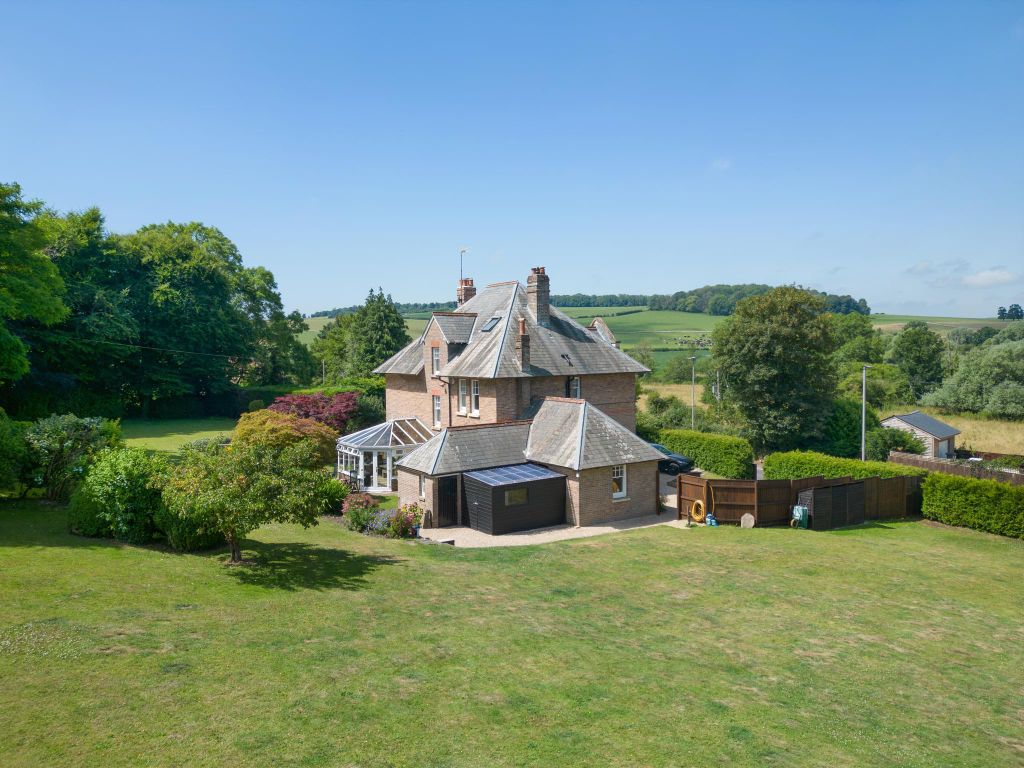 Property photo 1 of 18 Image
