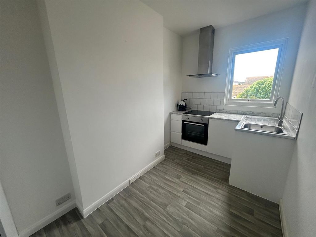 Property photo 3 of 7 01323 438506