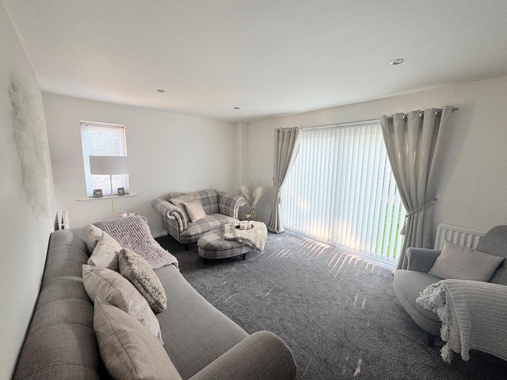 Property photo 2 of 8 Lounge