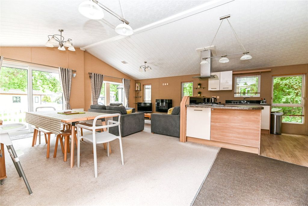 Property photo 2 of 15 Picture No. 03