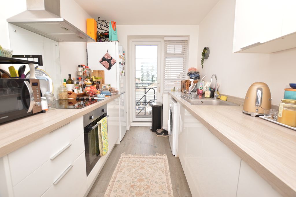 Property photo 2 of 7 Kitchen