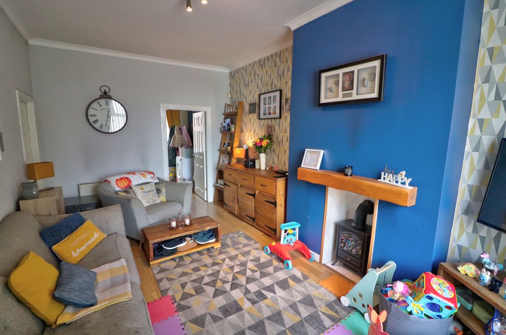 Property photo 2 of 12 Lounge