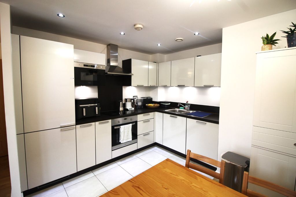 Property photo 3 of 12 Kitchen