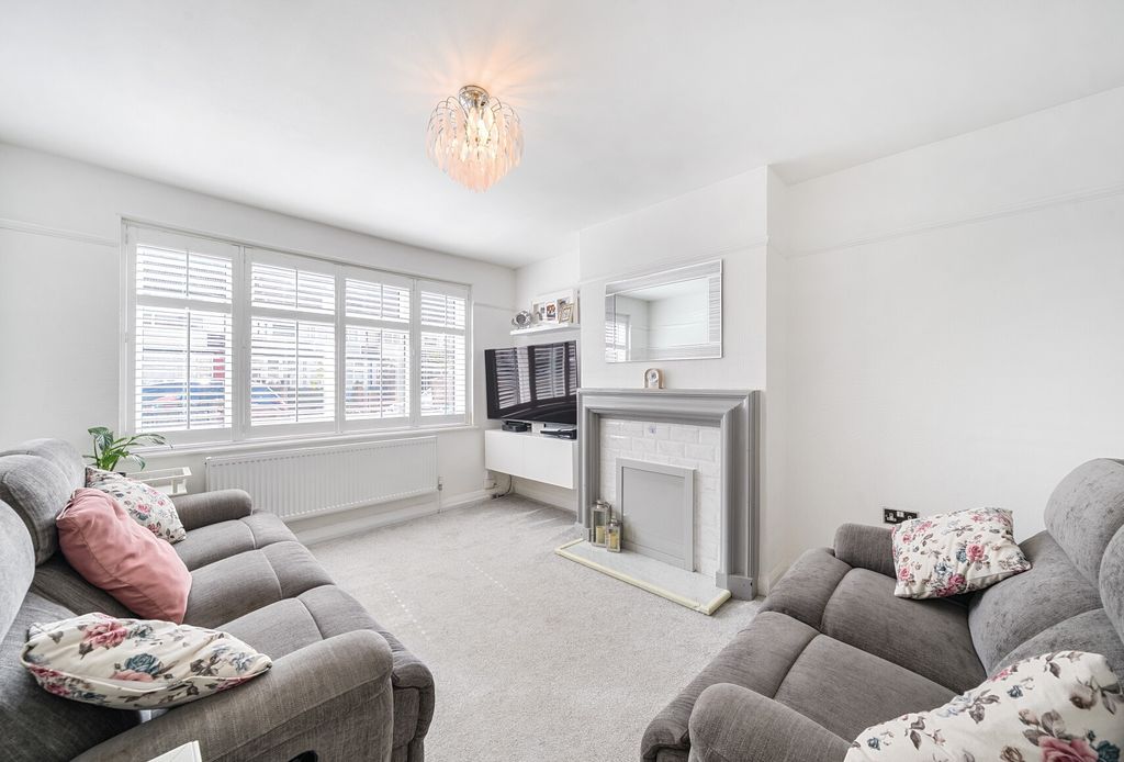 Property photo 2 of 21 1349879-17-68c007...