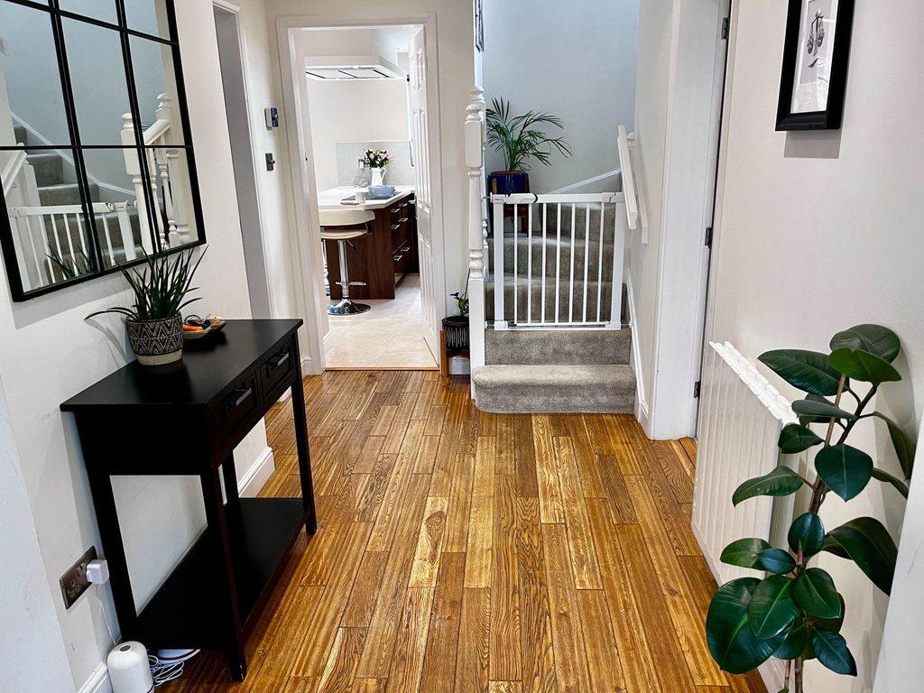 Property photo 2 of 23