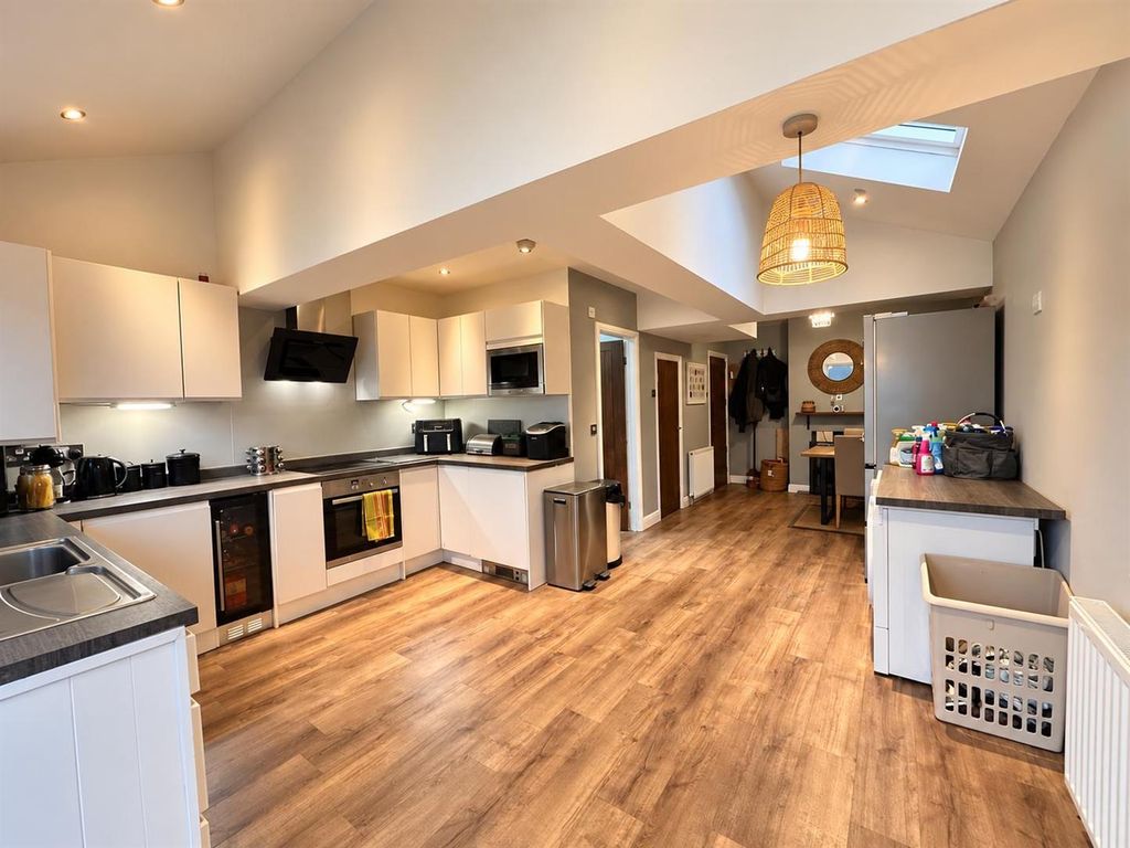 Property photo 2 of 21 8.Jpg