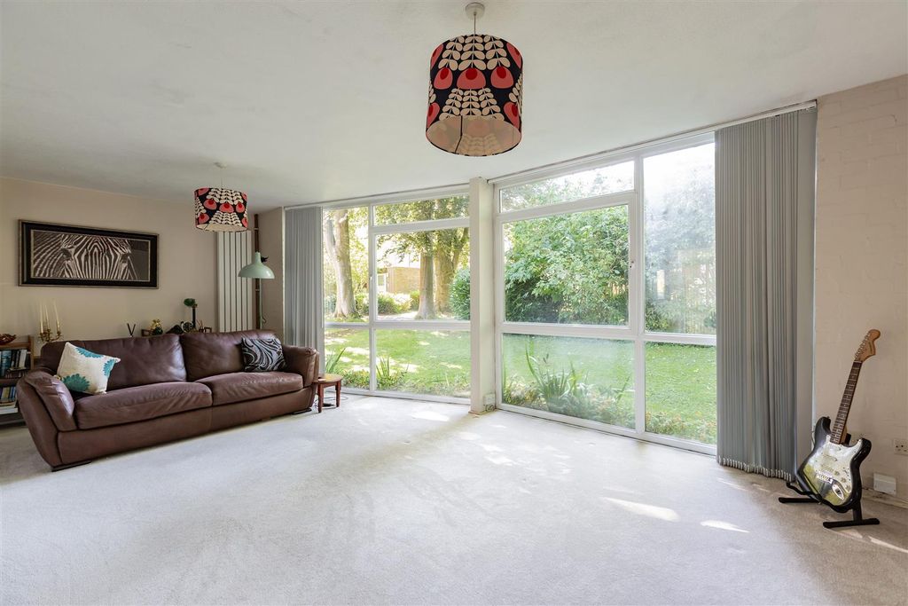 Property photo 3 of 17 Living Room