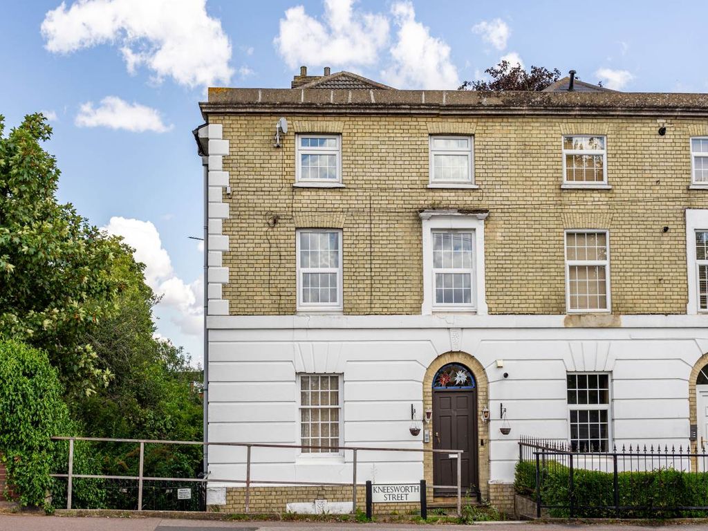 Property photo 1 of 9 83 Kneesworth Street (Flat 2)-9