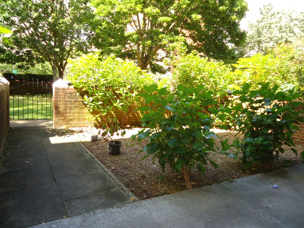 Property photo 1 of 9 Front Garden