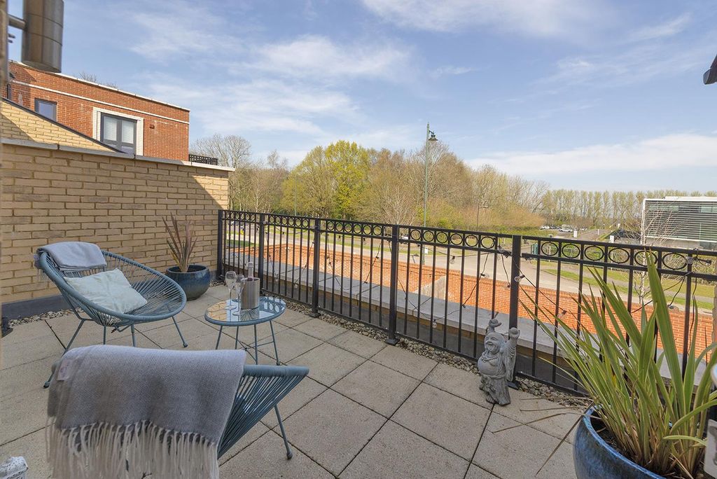 Property photo 2 of 20 Roof Terrace