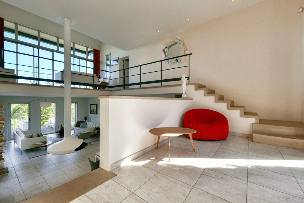 Property photo 1 of 35