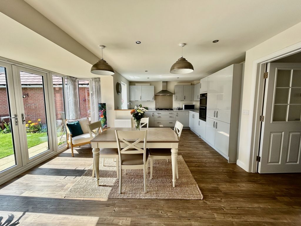 Property photo 2 of 19 Kitchen Diner