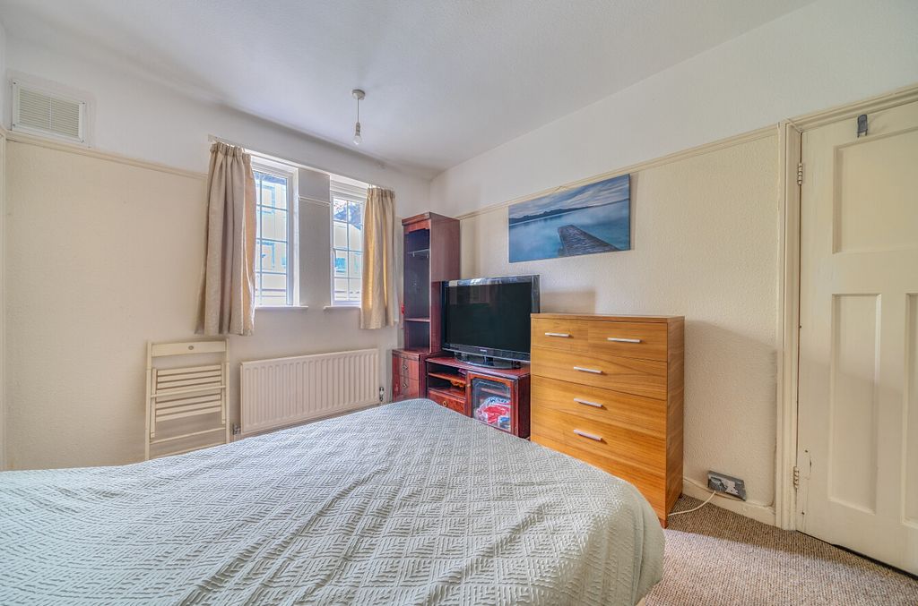 Property photo 3 of 10 1356140-9-68d2c71...