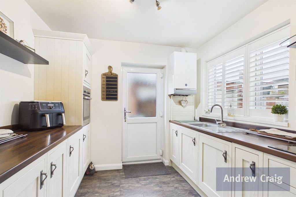 Property photo 2 of 21 Kitchen