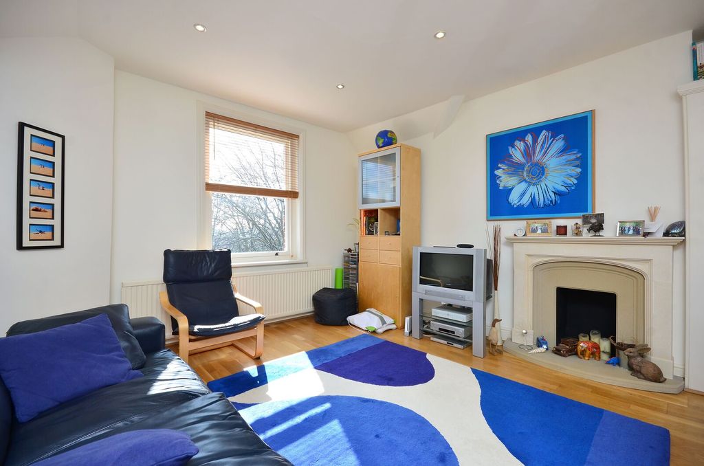 Property photo 3 of 35