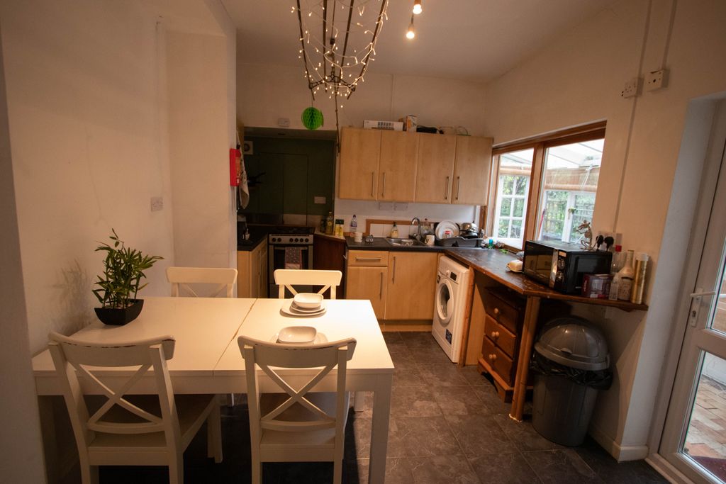 Property photo 2 of 7 Kitchen