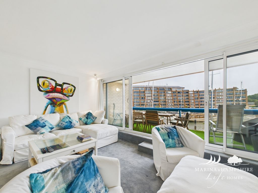 Property photo 3 of 36 Cam03915G0-Pr0017-Still018