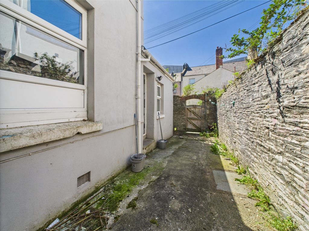 Property photo 3 of 19 Cam02089G0-Pr0463-Still006