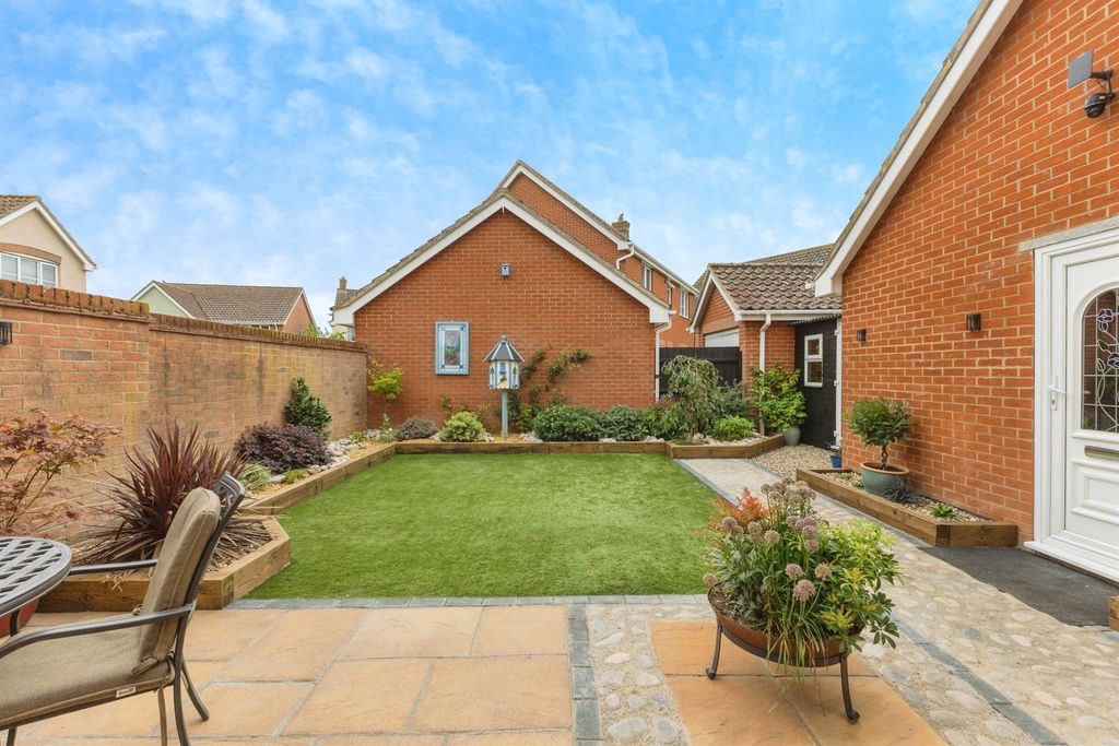 Property photo 2 of 17