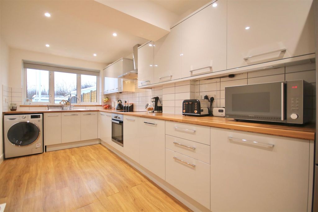 Property photo 1 of 18 Kitchen