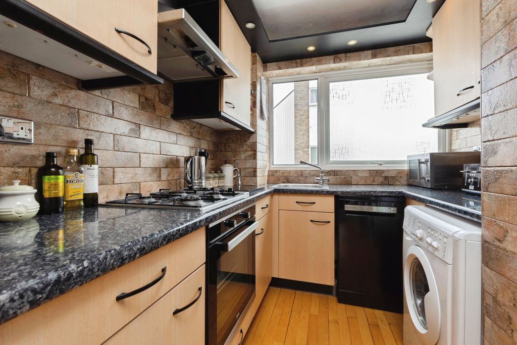 Property photo 3 of 20 Kitchen