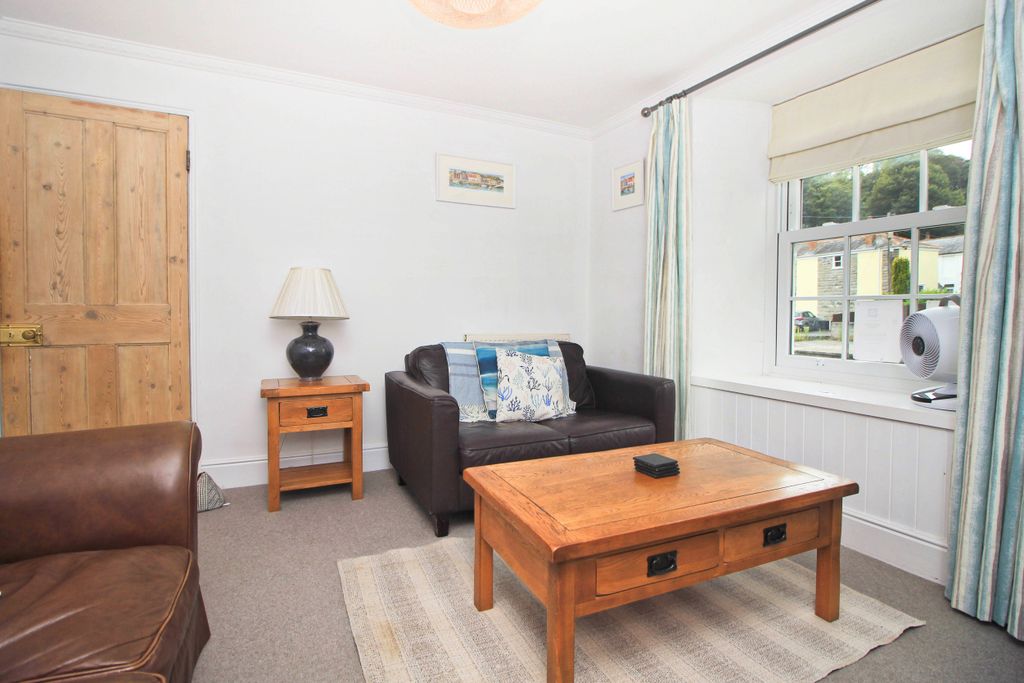 Property photo 2 of 13 Sitting Room