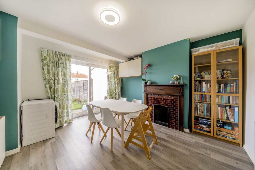 Property photo 3 of 8