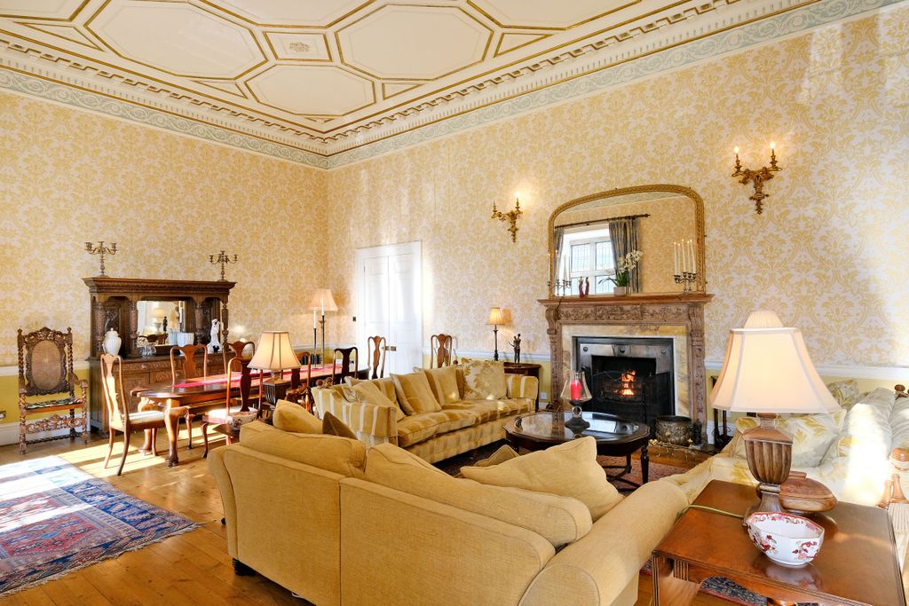 Property photo 3 of 20 Keith Hall Flat 3 (1