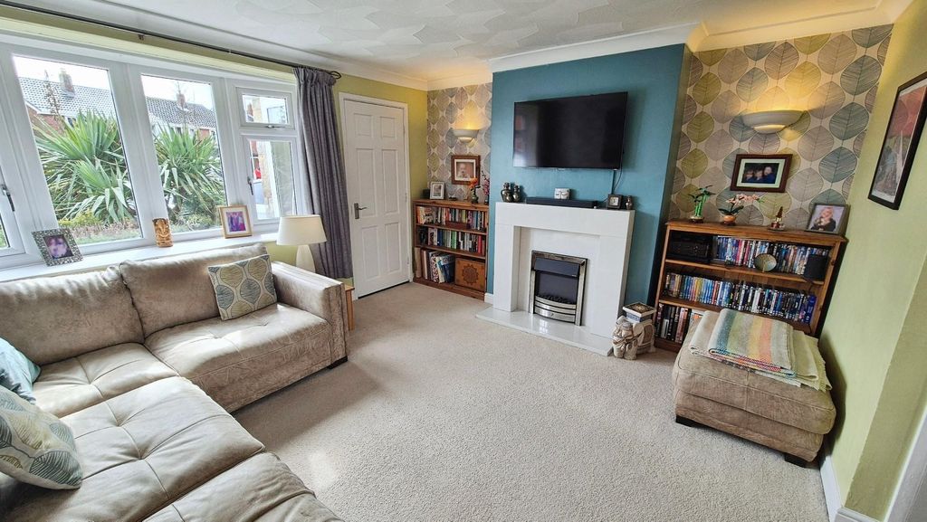 Property photo 2 of 30 Lounge/Diner